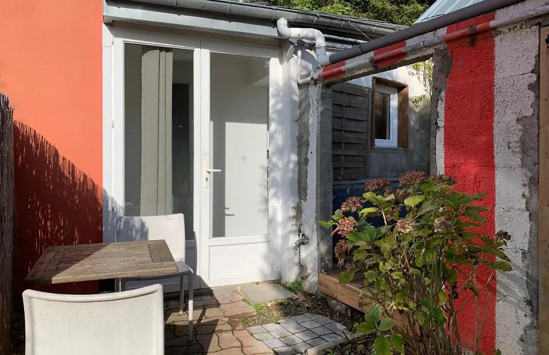 ECO STUDIOS mezzanine wifi stationnement rue gratuit terrasse dans jardin-1